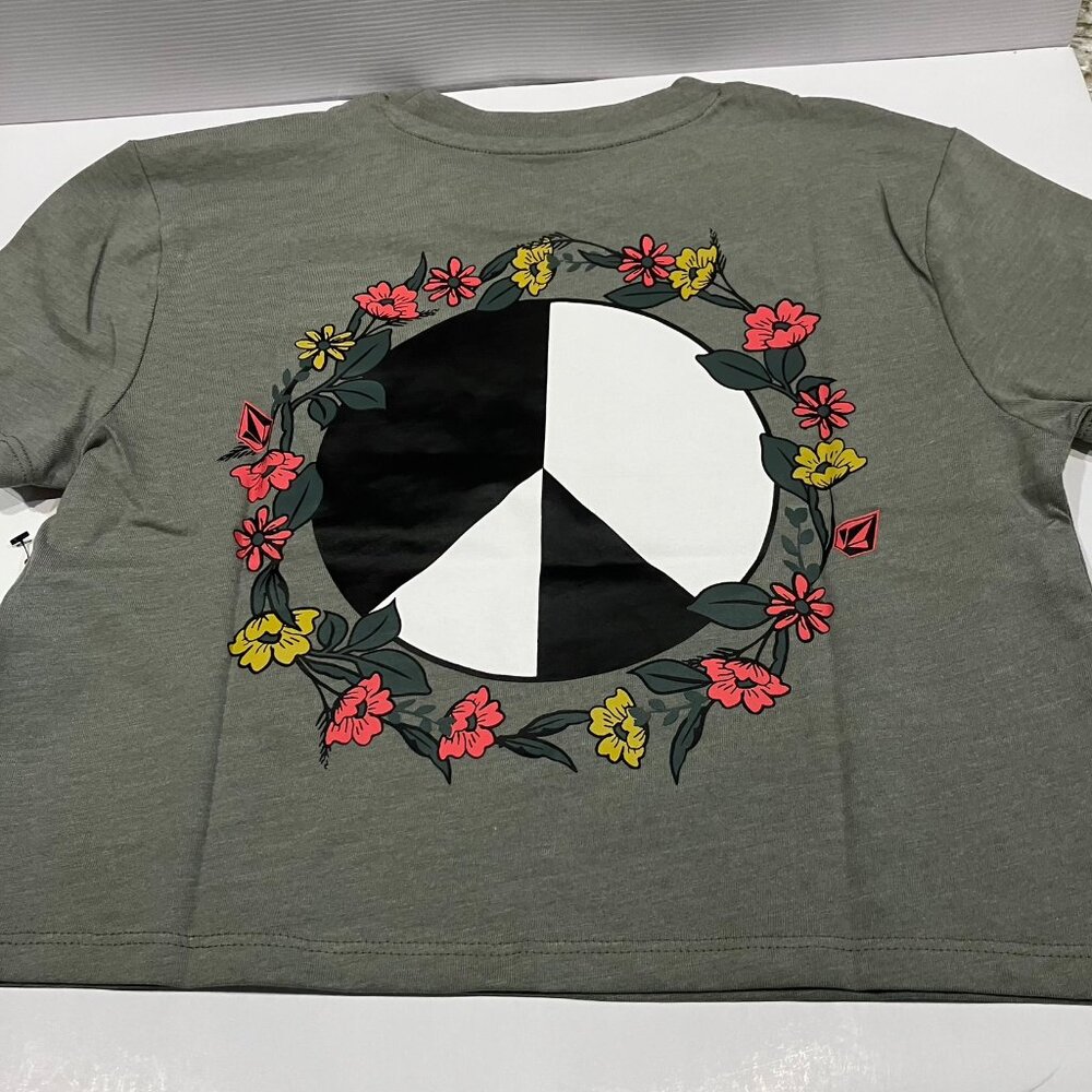 Volcom Girls' New Tee Short Sleeve Tee Size MEDIUM Brand New has tags